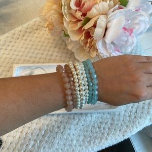 Set of 8 beaded bracelets